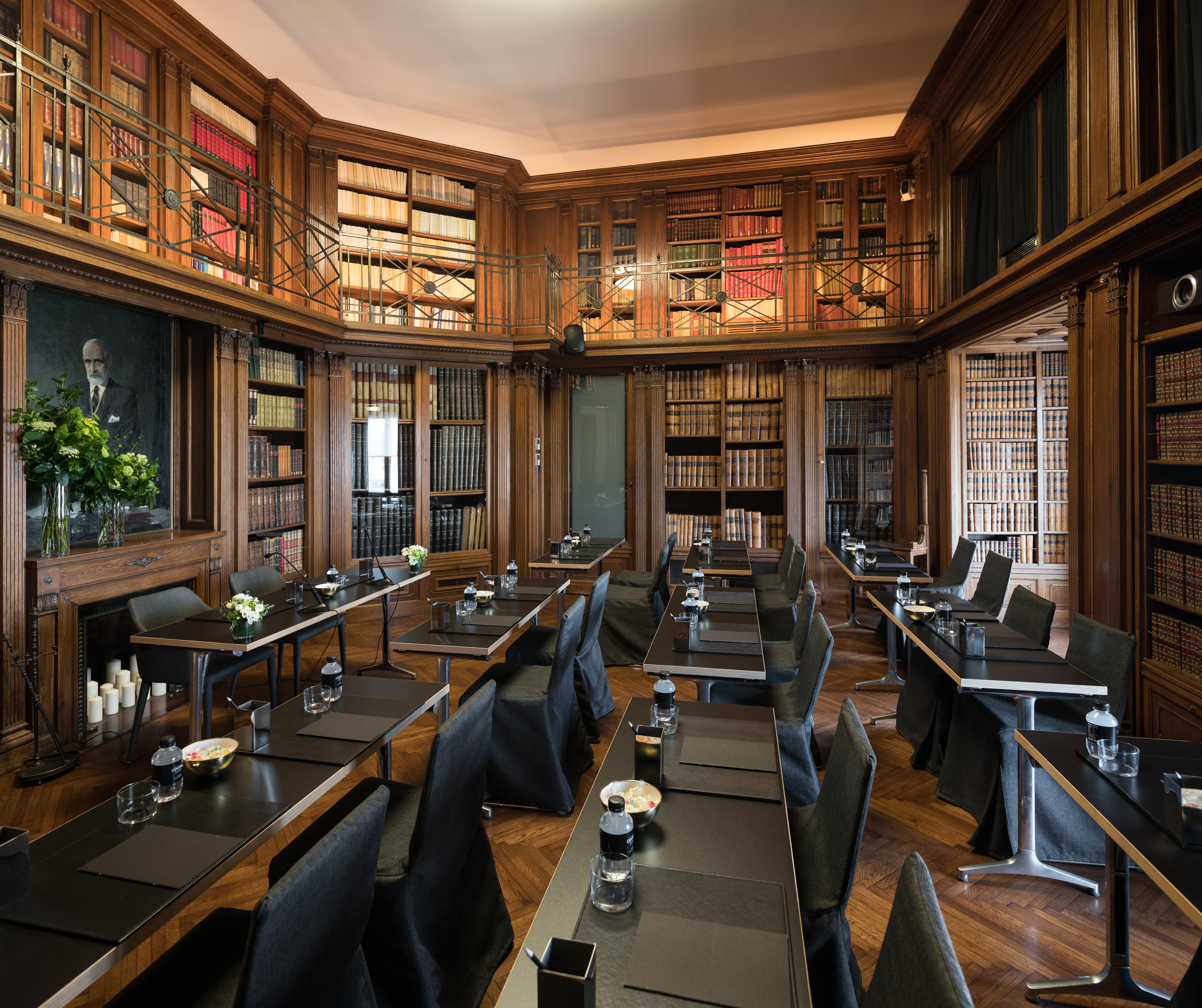 Grand Hotel Central, Small Luxury Hotels Барселона Екстериор снимка The Library at The Ivy, St John's Wood