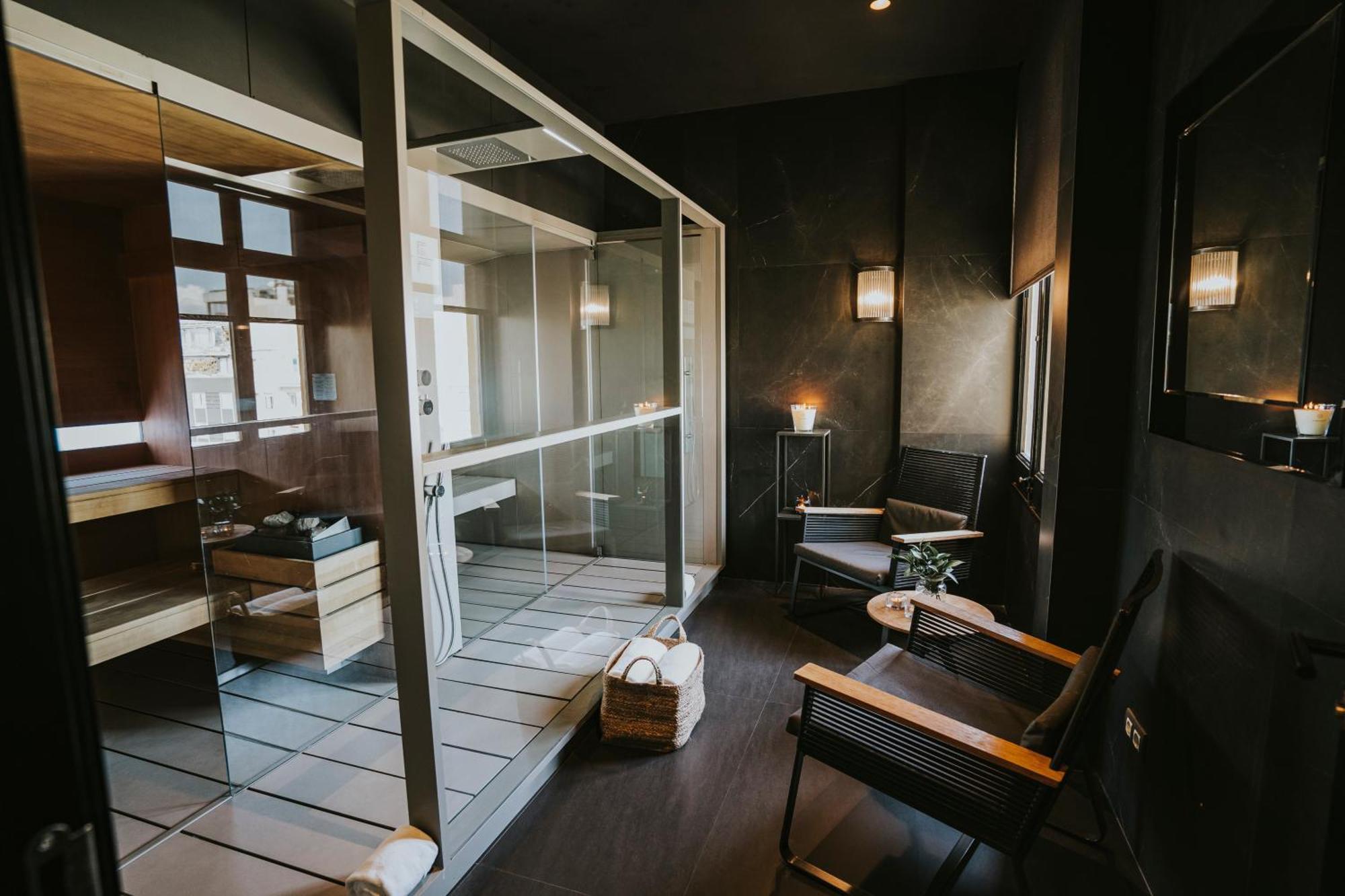 Grand Hotel Central, Small Luxury Hotels Барселона Екстериор снимка A private onsen in Tokyo