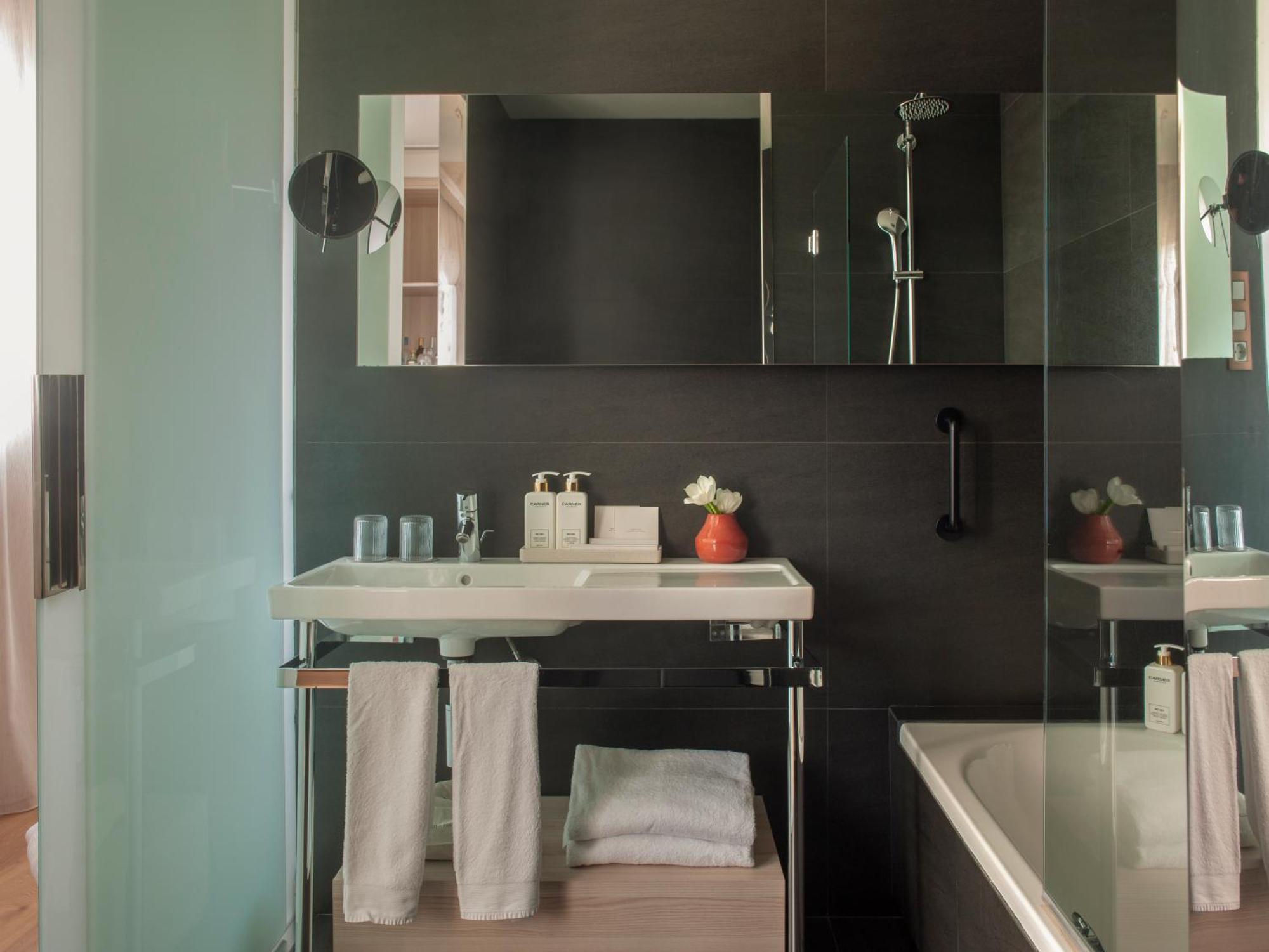 Grand Hotel Central, Small Luxury Hotels Барселона Екстериор снимка Bathroom