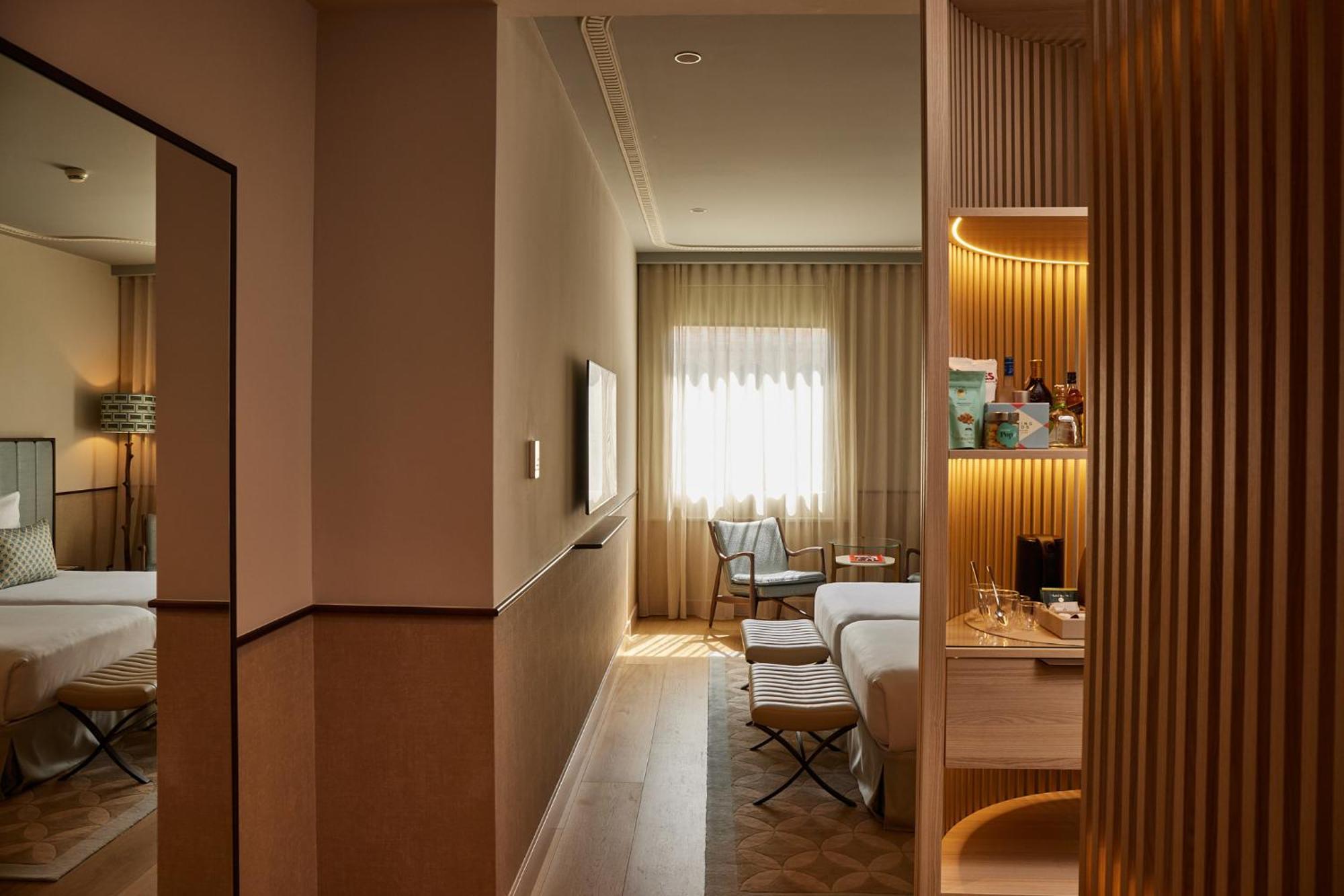 Grand Hotel Central, Small Luxury Hotels Барселона Екстериор снимка A room at the hotel