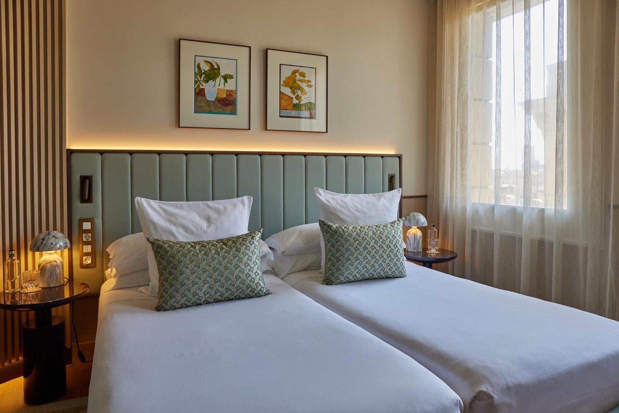 Grand Hotel Central, Small Luxury Hotels Барселона Екстериор снимка A room at the hotel