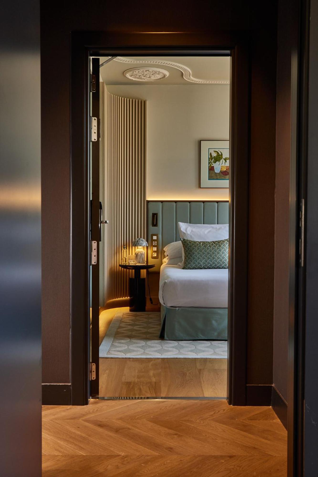 Grand Hotel Central, Small Luxury Hotels Барселона Екстериор снимка A bedroom at the hotel