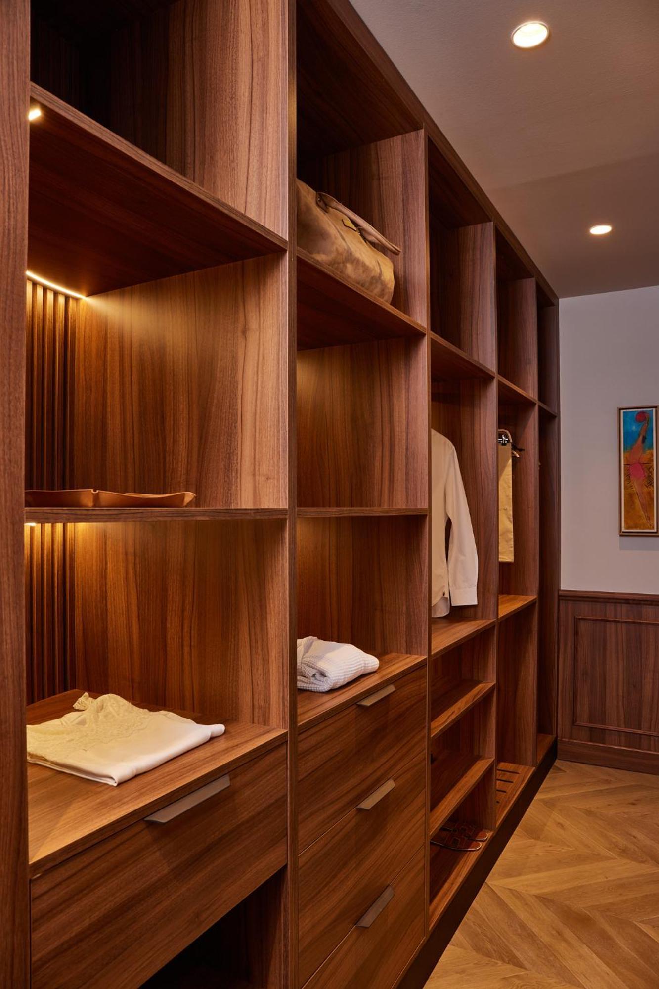 Grand Hotel Central, Small Luxury Hotels Барселона Екстериор снимка A walk-in wardrobe