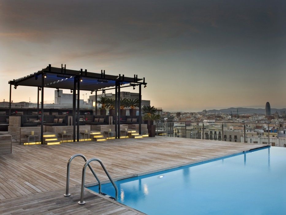 Grand Hotel Central, Small Luxury Hotels Барселона Екстериор снимка The rooftop pool at the Hotel Arts